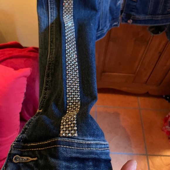 Jeans Jacket, Laura with discreet luxery on the sleeves (small stones)., Size 6. - Picture 4 of 12